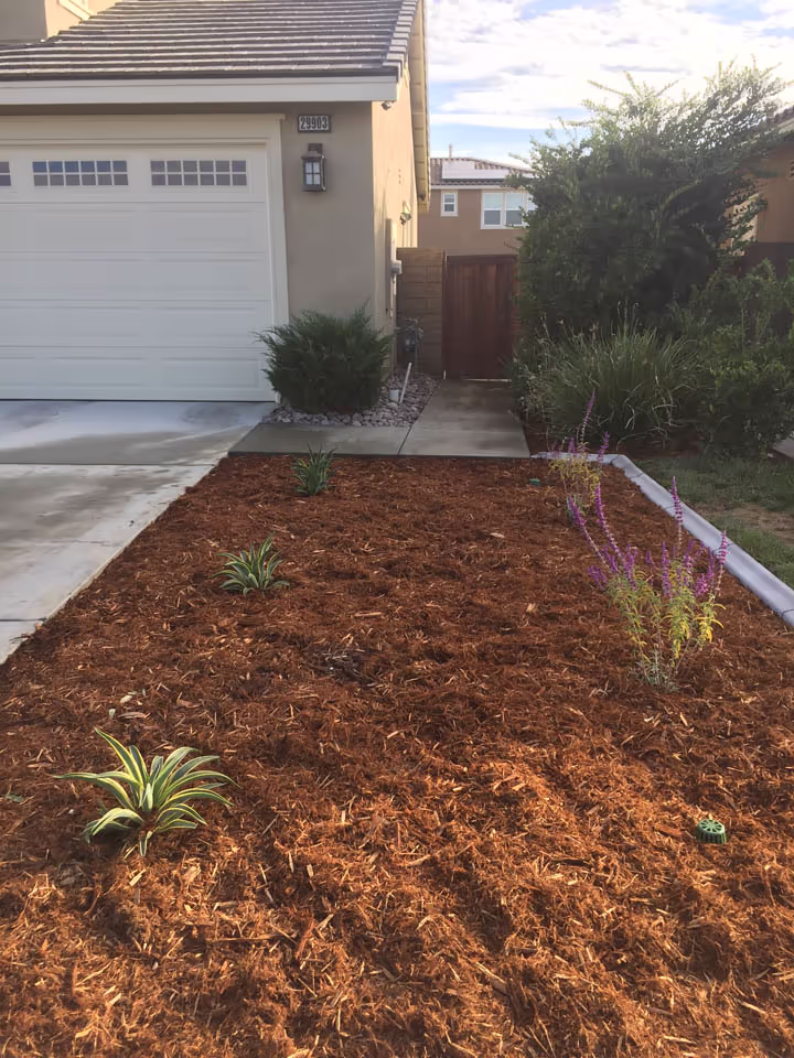 Residential Concrete Planters Flatwork Walkways — photo 13